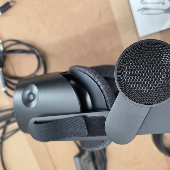 HP Reverb G2 VR Mixed Reality Headset With/ One Controller & Cables - Picture 8 of 16